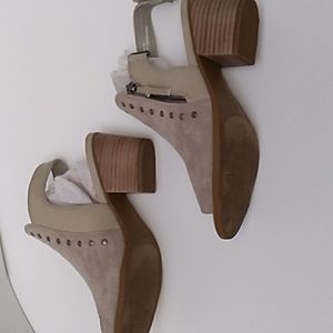 NWOT | Bare Traps | 8 M Suede Leathers , Taupe color